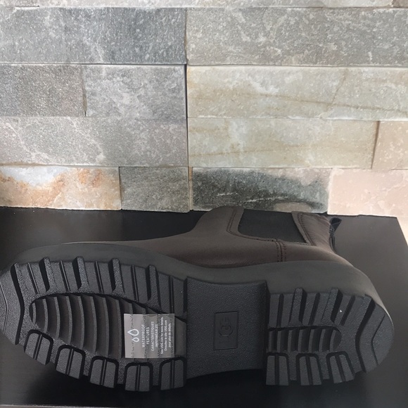 UGG Markstrum Leather Ankle Boots - Picture 12 of 13